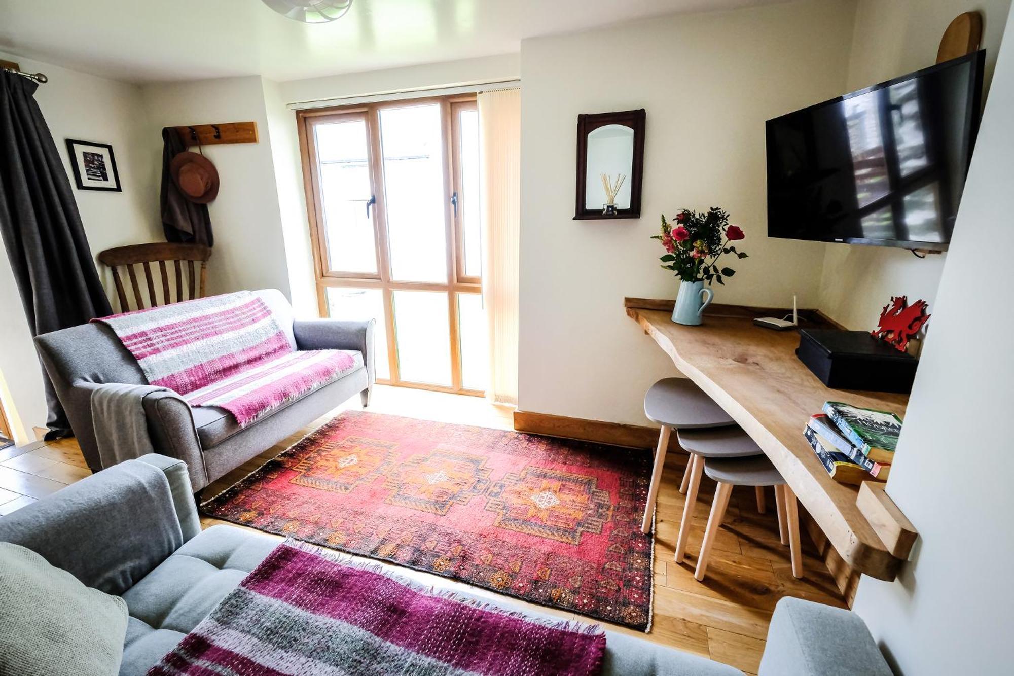 Rhyd Y Geifr, Cosy Barn Conversion In Maerdy Корвэн Экстерьер фото